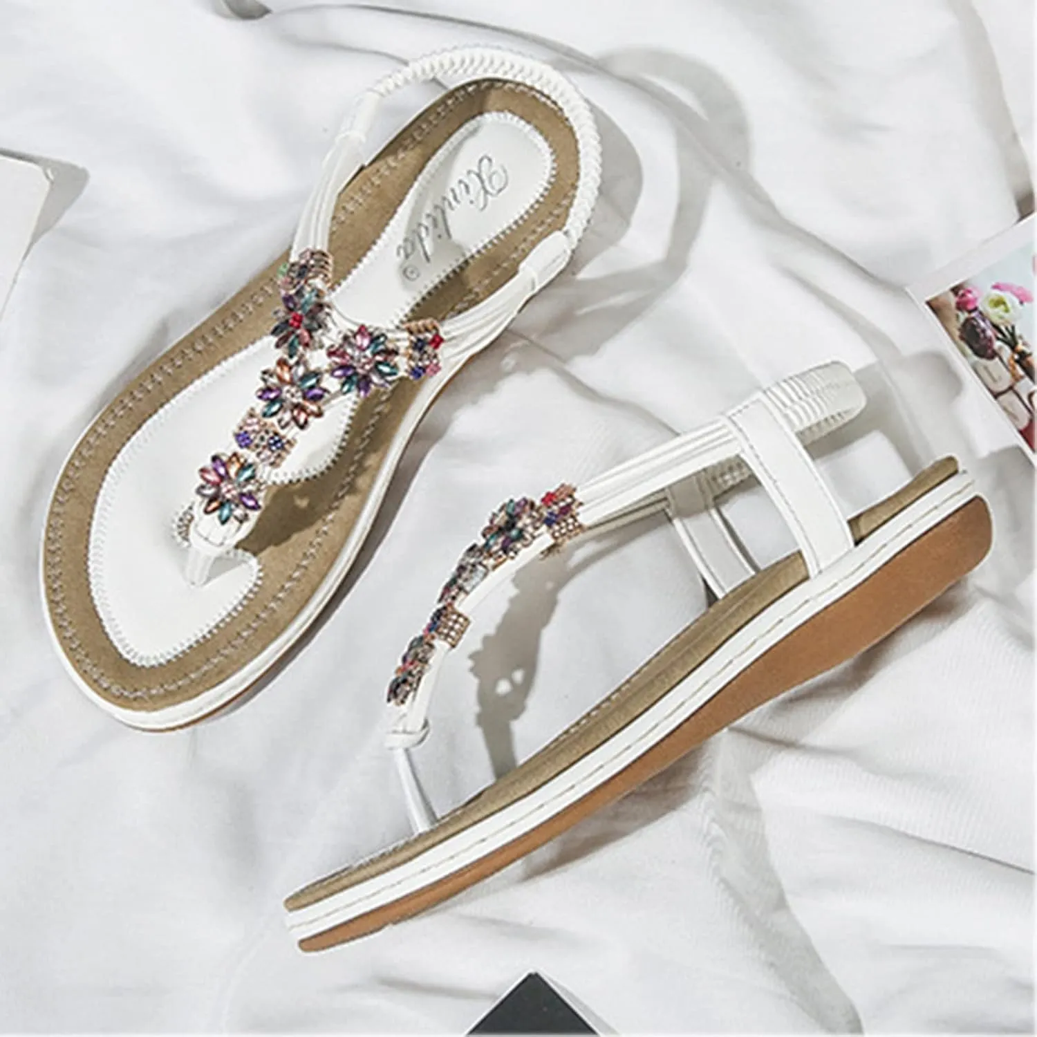 2025 Fashion T-Strap Boho Sandals Summer Rhinestones Strappy Thong Flats Beach Holiday Sandal Footwear Walking Shoes