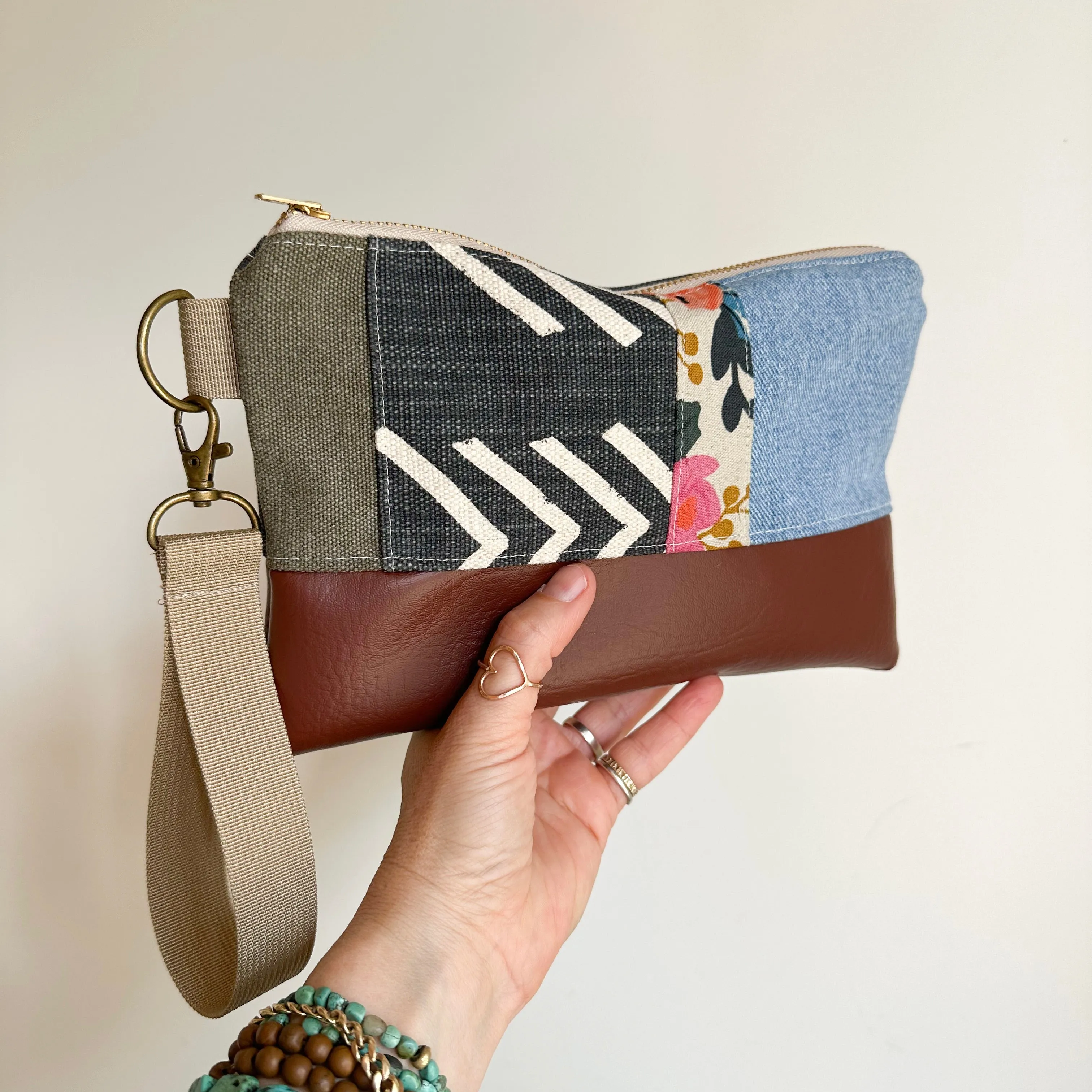 BOHO FLORAL PATCH WRISTLET