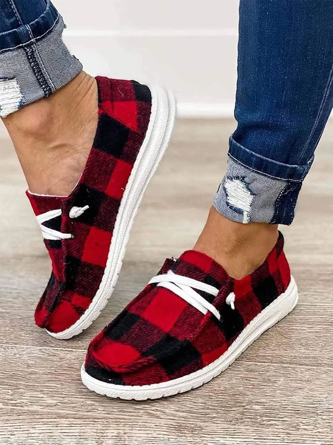 Classic Red Buffalo Plaid Flat Sole Lace up Casual Canvas Shoes Christmas Casual Sneaker Driving Loafers Nurse Shoes for Women Red and Black Plaid Sneaker Shoes