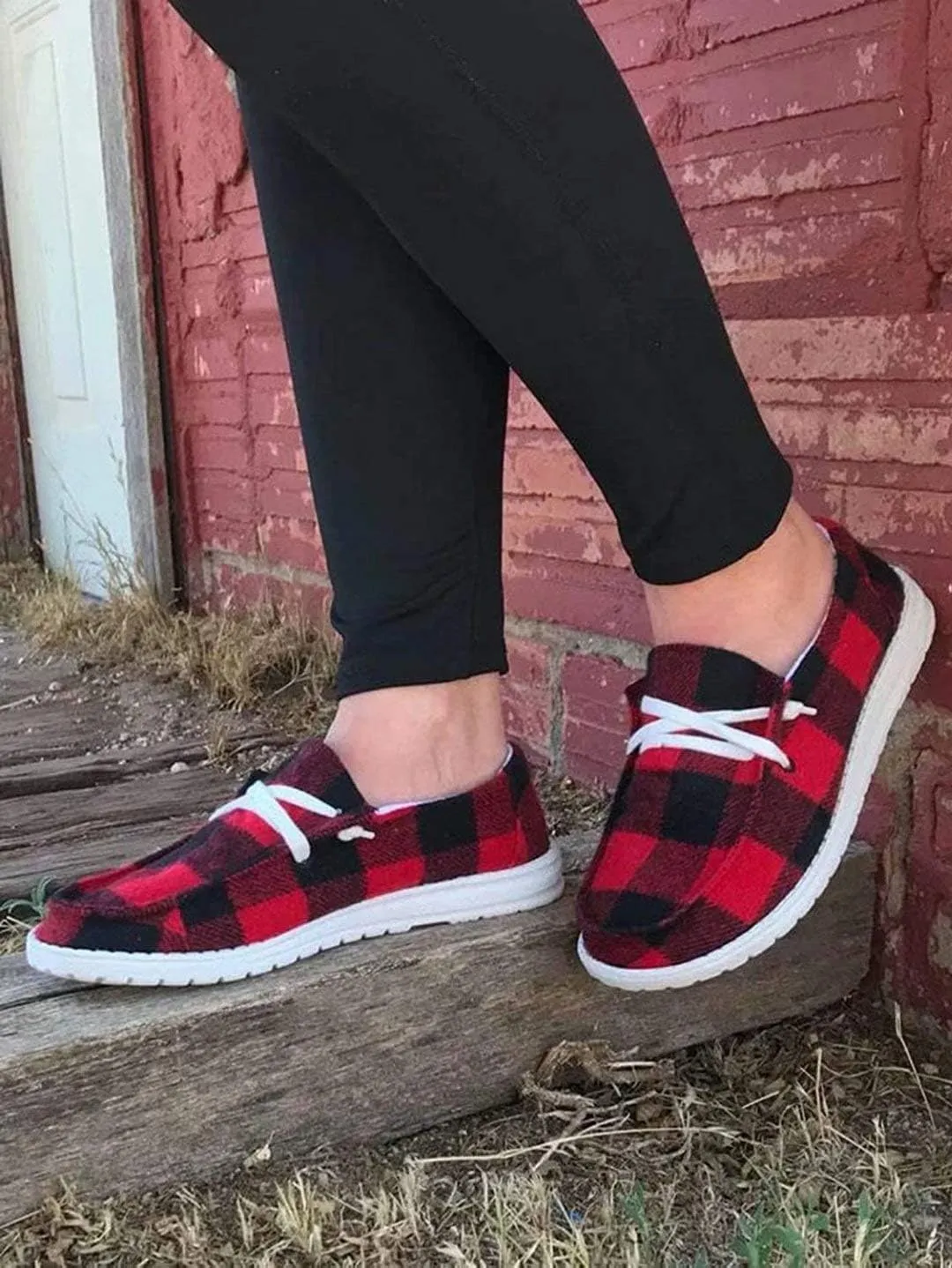 Classic Red Buffalo Plaid Flat Sole Lace up Casual Canvas Shoes Christmas Casual Sneaker Driving Loafers Nurse Shoes for Women Red and Black Plaid Sneaker Shoes