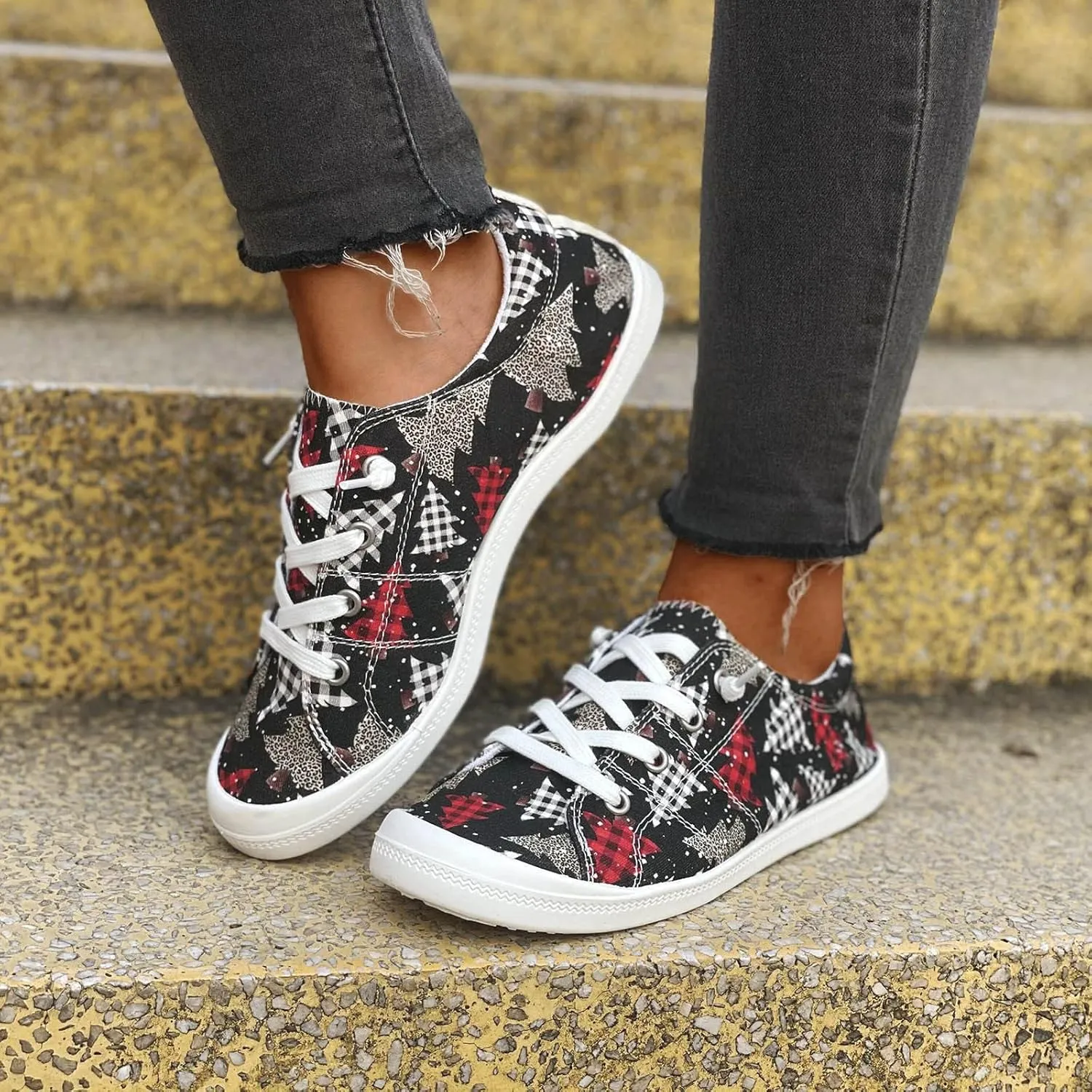Crzidha Christmas Shoes for Women,Christmas Print Fashion Sneakers, Lace Up Low Top Flats Canvas Shoes Cute Funny Cartoon Snowman Print Lightweight Walking Boat Shoes Low Heels Slip On Loafers