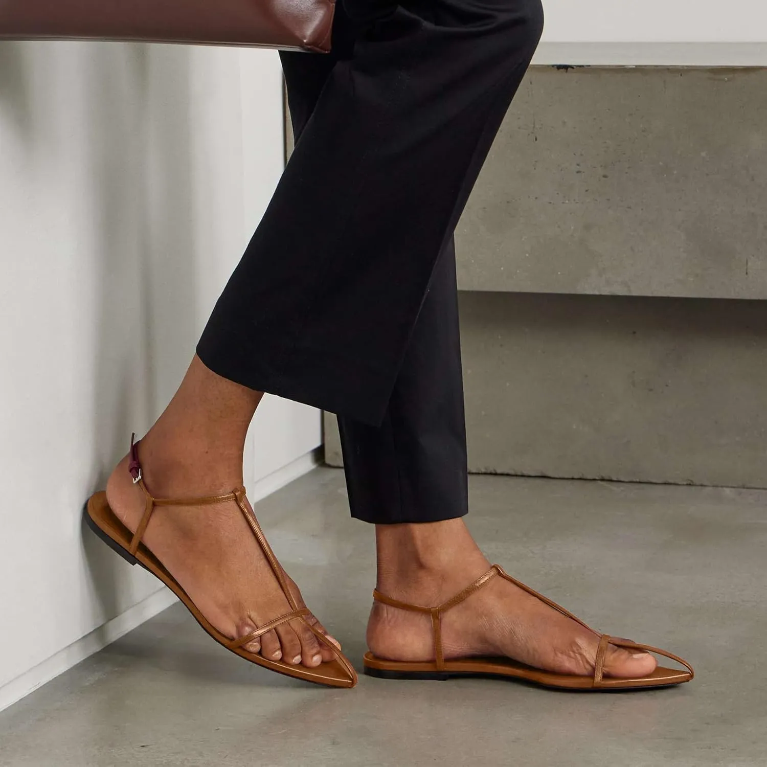 Flat Sandals for Women with Metal Buckle Ankle Strappy Ladies Fashion Slide Sandals Comfortable Summer Open Toe Women Sandals Dressy.