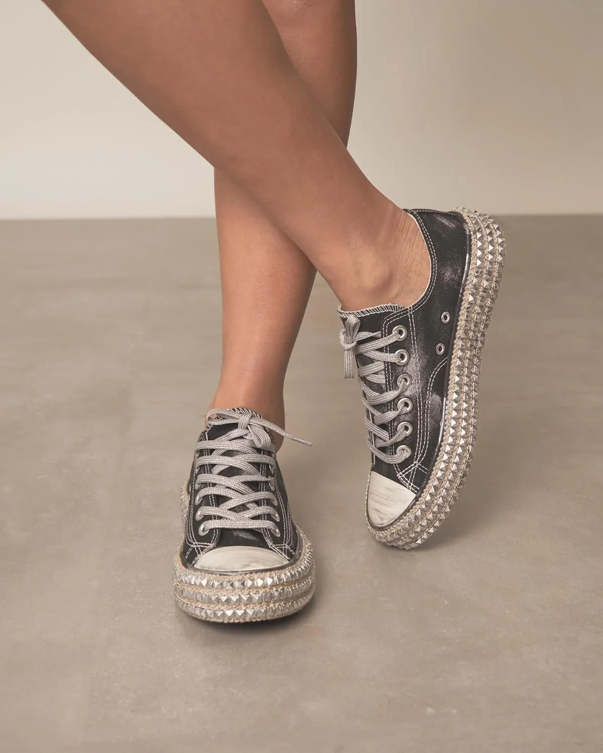 Mi.iM Billie Rubber Sole Lace-up Vintage Studded Canvas Sneakers