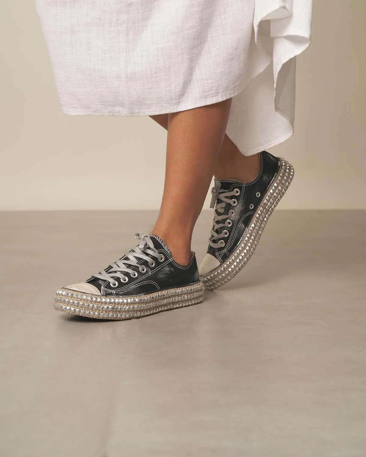 Mi.iM Billie Rubber Sole Lace-up Vintage Studded Canvas Sneakers
