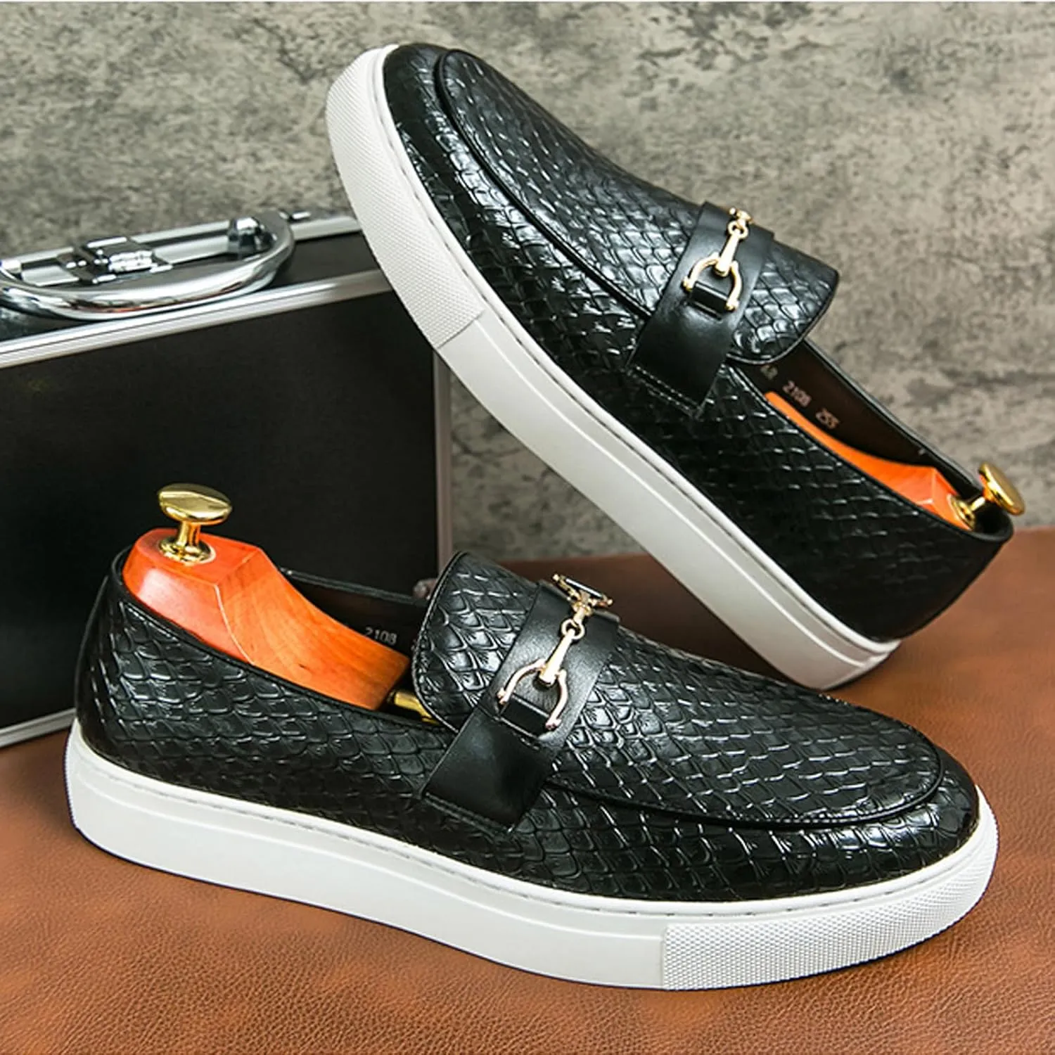 WENOREG Men's Crocodile Slip On Loafers,Fashion Pointed Toe Patent Leather Metal Buckle Comfortable Casual Walking Shoes Business Work Office Dress Moccasins Sneakers
