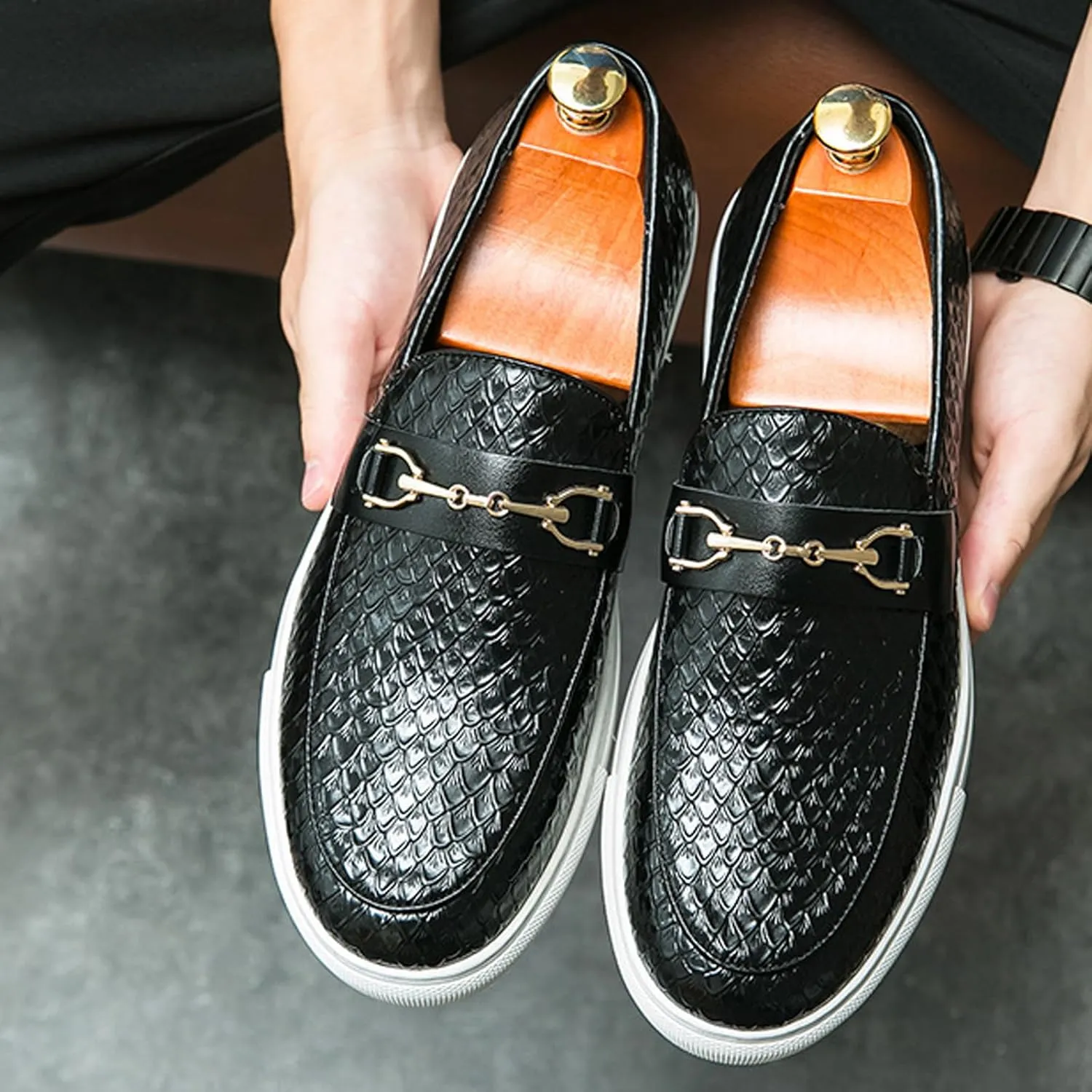 WENOREG Men's Crocodile Slip On Loafers,Fashion Pointed Toe Patent Leather Metal Buckle Comfortable Casual Walking Shoes Business Work Office Dress Moccasins Sneakers