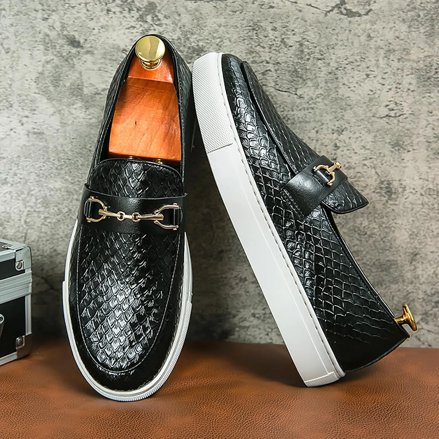 WENOREG Men's Crocodile Slip On Loafers,Fashion Pointed Toe Patent Leather Metal Buckle Comfortable Casual Walking Shoes Business Work Office Dress Moccasins Sneakers