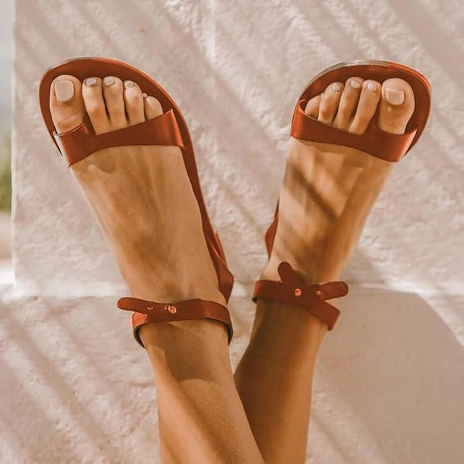 Women's Stylish Flat Sandals Elegant Clip Toe Sandal with Ankle Strap Retro Footwear for Comfortable Everyday Wear