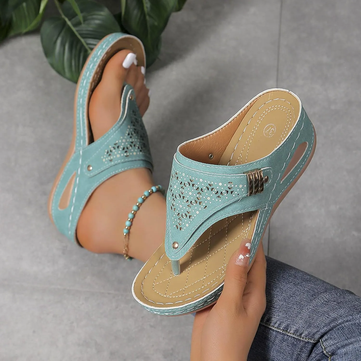 Women's Summer New Clip-toe Beach Sandals Flower Hollow-out Wedges Fashion Casual Slippers Comfort Sandal 2025