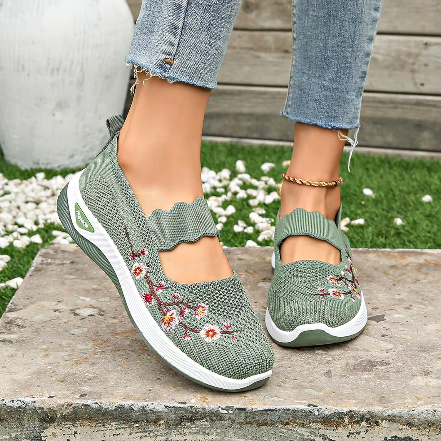 ZSpzx 2025 Women's Mesh Flats Shoes Breathable Slip on Casual Boat Shoes with Flower Embroidered Quick Dry Arch Support Non Slip Running Elastic Sneakers Closed Toe for Gym Travel Daily Wear